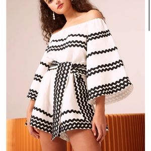 C/MEO sz M Linen INCISE Playsuit Cream linen W/black rick rack trim & WOW belt